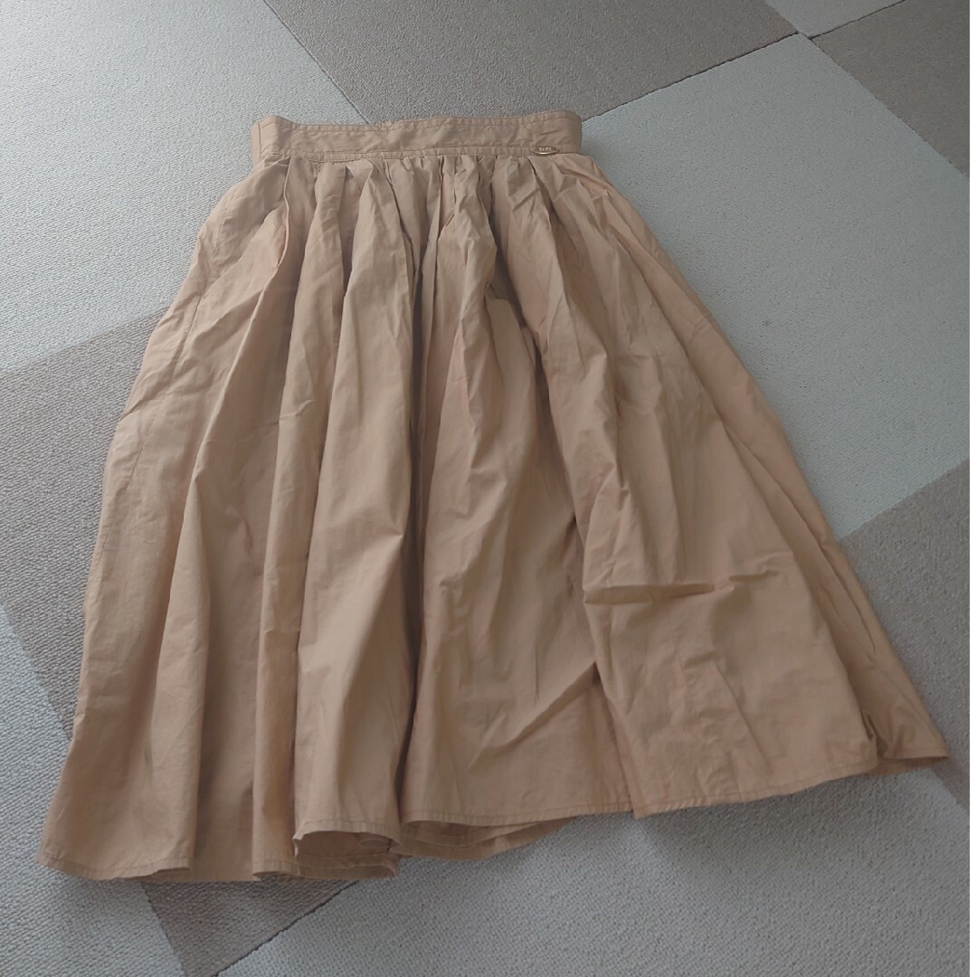 ROPE’(ロペ)のロペ　ベージュロングスカート　38 レディースのスカート(ロングスカート)の商品写真