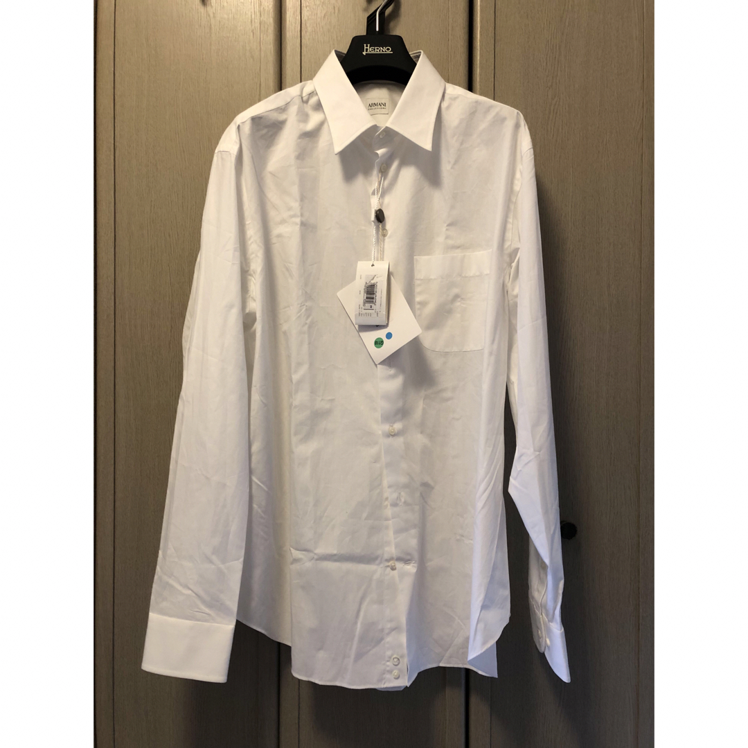 ARMANI COLLEZIONI(アルマーニ コレツィオーニ)のアルマーニ　白シャツ メンズのトップス(シャツ)の商品写真