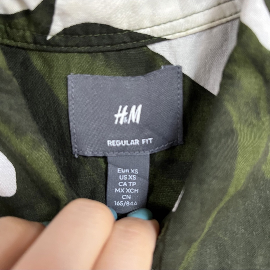 H&M(エイチアンドエム)のアロハシャツ　かりゆしウェア レディースのトップス(シャツ/ブラウス(半袖/袖なし))の商品写真