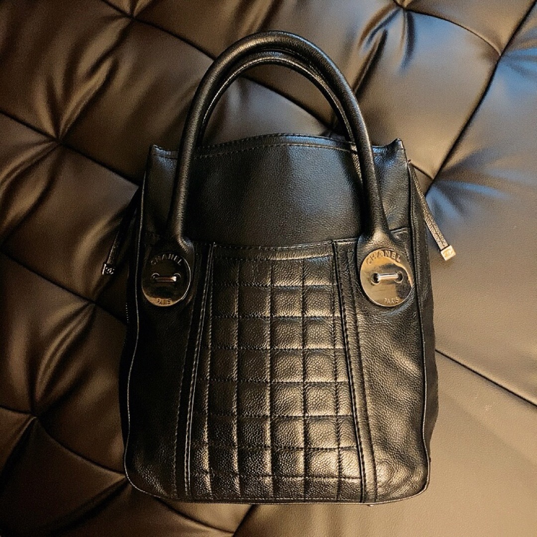 Chanel ハンドバッグ (Gカード付き！すごくユニークなデザイン ...