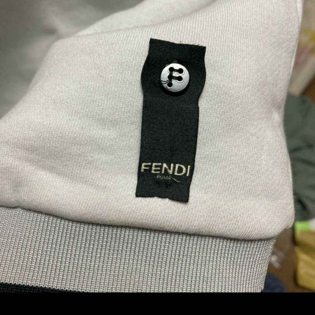 FENDI　モンスタートレーナー国内正規品定価14万円しました。お値下げしました