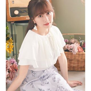 メゾンドフルール(Maison de FLEUR)のMaison de FLEUR Petite Robe ラッフルフリルブラウス(シャツ/ブラウス(半袖/袖なし))