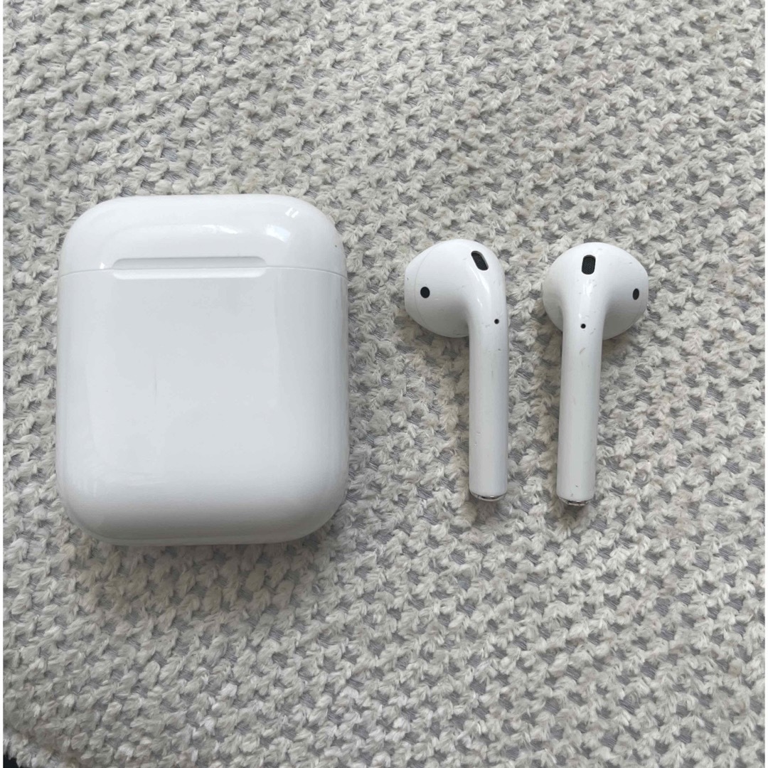 Apple(アップル)のAirPods第一世代 スマホ/家電/カメラのオーディオ機器(ヘッドフォン/イヤフォン)の商品写真