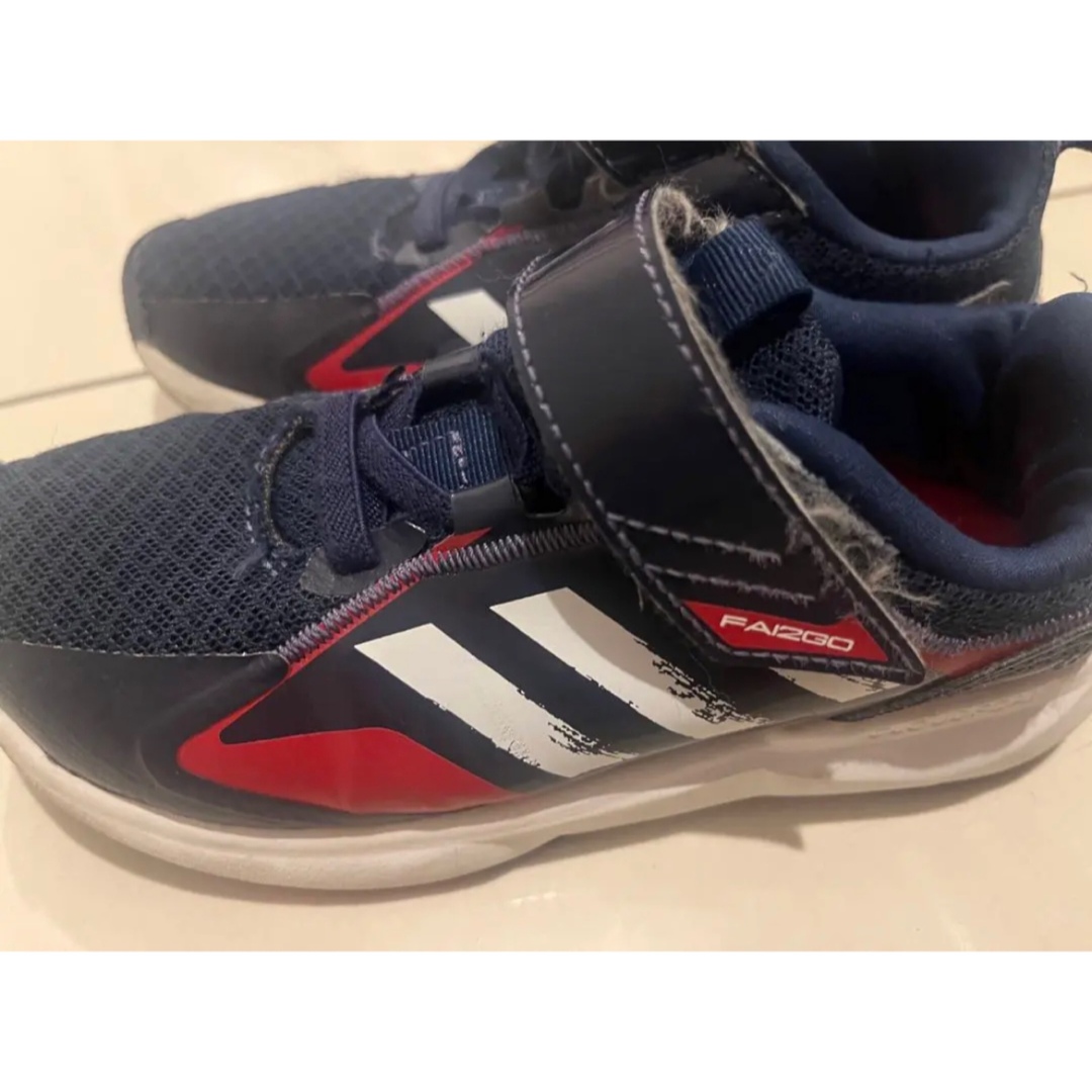 adidas(アディダス)のadidasスニーカー FAI2GO 18cm キッズ/ベビー/マタニティのキッズ靴/シューズ(15cm~)(スニーカー)の商品写真