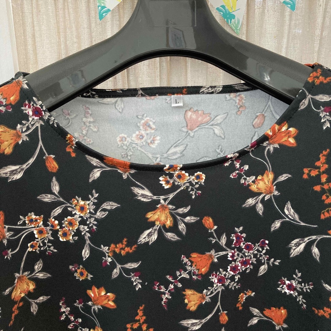 花柄カットソー　ブラック　フリル袖　Ｌ レディースのトップス(カットソー(半袖/袖なし))の商品写真