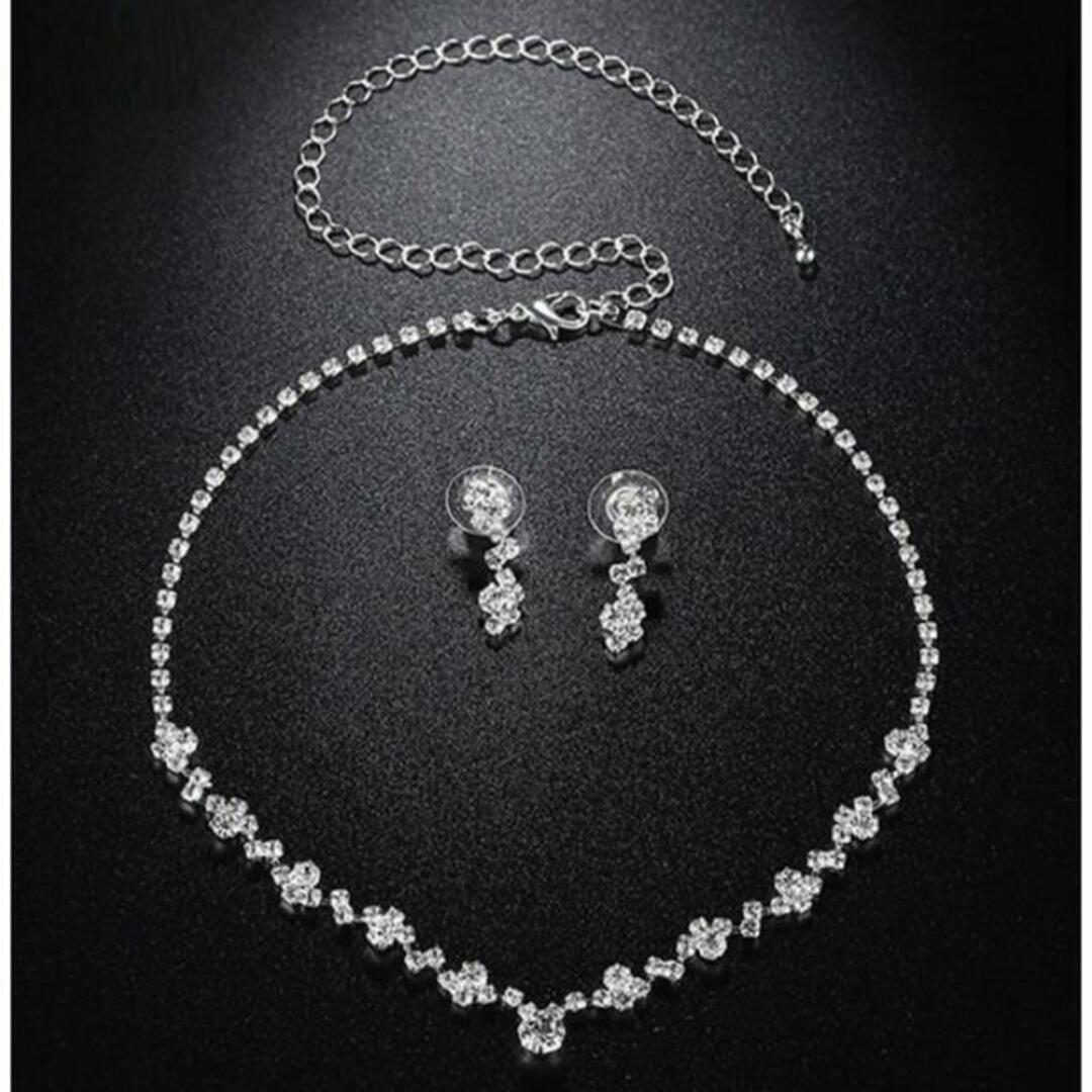 ヘッドドレス　シルバー　ピアス　ネックレス結婚式　ウエディング　フラワー ハンドメイドのウェディング(ヘッドドレス/ドレス)の商品写真