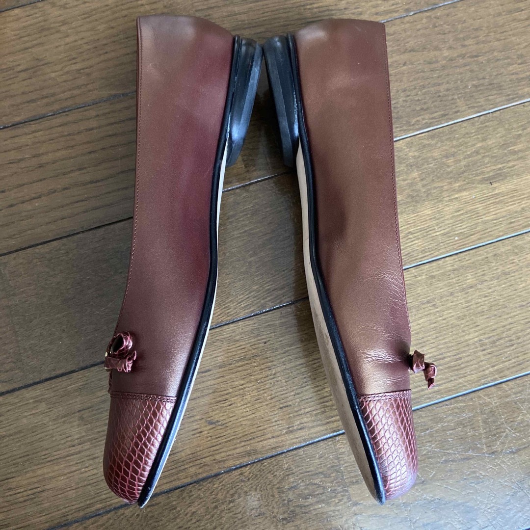 Salvatore Ferragamo(サルヴァトーレフェラガモ)の希少　サルヴァトーレフェラガモ　フラットシューズ　レッドブラウン　6 C 美品 レディースの靴/シューズ(バレエシューズ)の商品写真