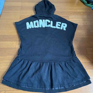 モンクレール(MONCLER)の国内正規品　モンクレール　ペプラムパーカー　バックロゴ　ブラック(Tシャツ(半袖/袖なし))