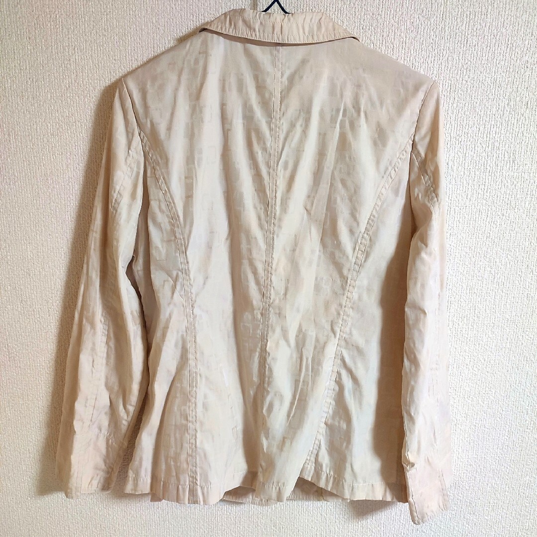 ジャケット ベージュ シンプル ボタン レディースのジャケット/アウター(テーラードジャケット)の商品写真