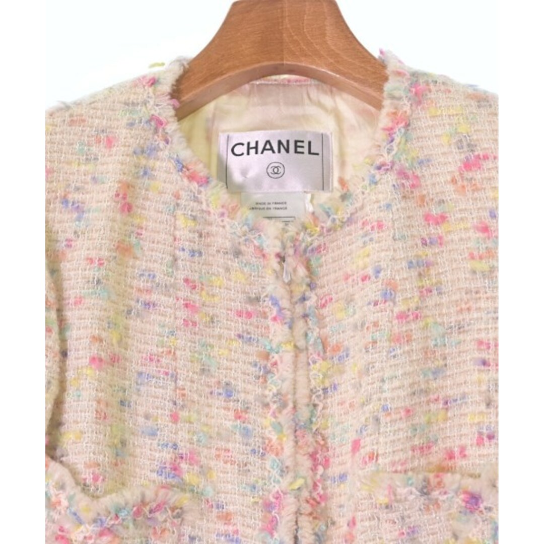 CHANEL(シャネル)のCHANEL ノーカラージャケット 36(S位) 白xピンクx黄等(ミックス) 【古着】【中古】 レディースのジャケット/アウター(ノーカラージャケット)の商品写真