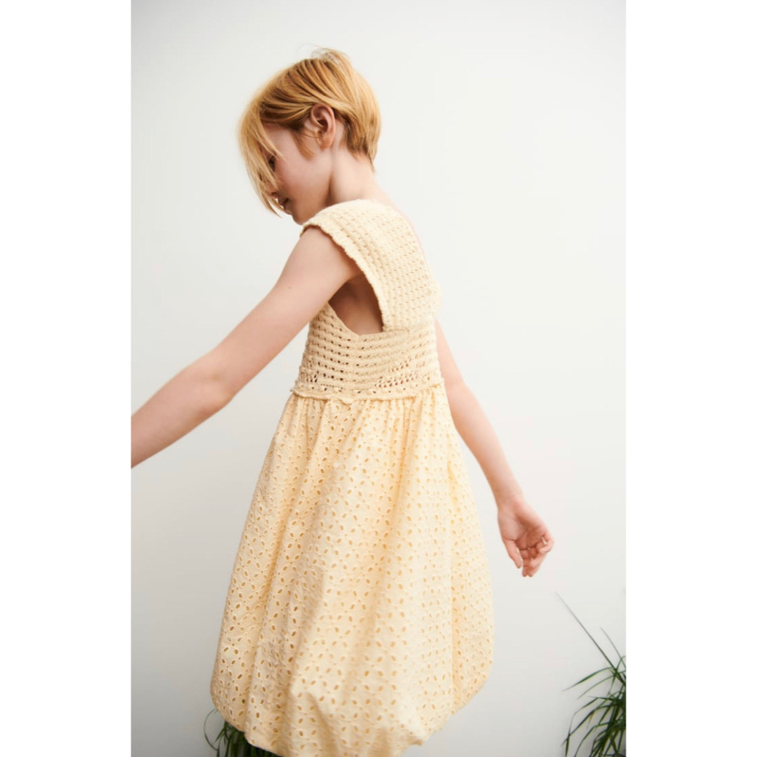 ZARA KIDS(ザラキッズ)のZARAザラキッズ*コンビエンブロイダリーニットワンピース*バターイエロー120 キッズ/ベビー/マタニティのキッズ服女の子用(90cm~)(ワンピース)の商品写真