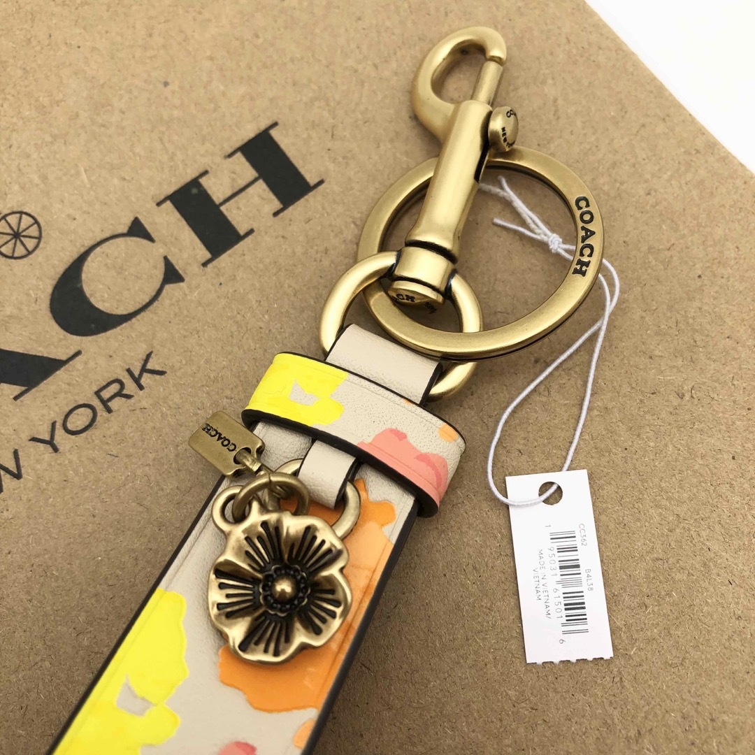 新品未使用 COACH コーチ  ループ バッグ チャームフローラル プリント