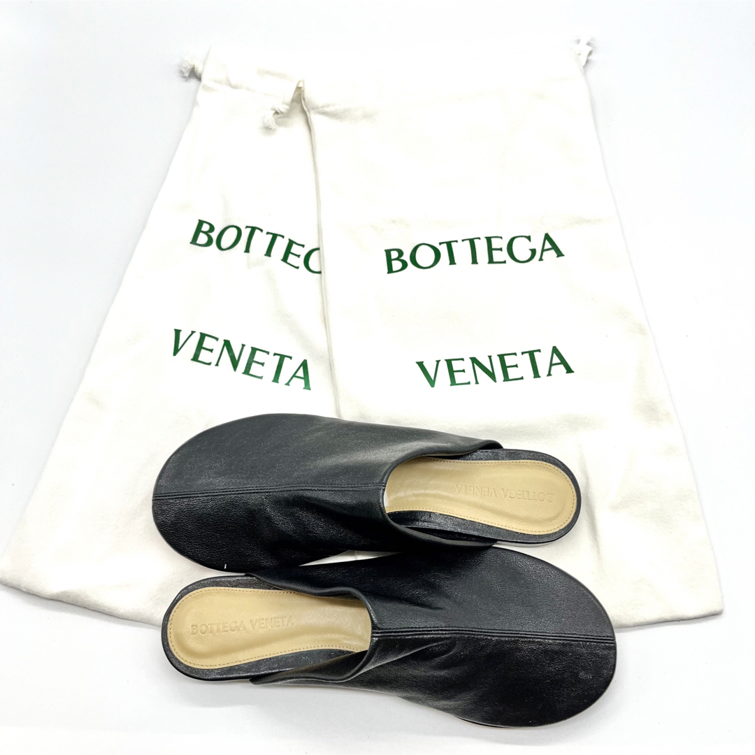 Bottega Veneta(ボッテガヴェネタ)のBOTTEGA VENETA レザーフラットシューズ サンダル 24cm 新品 レディースの靴/シューズ(サンダル)の商品写真