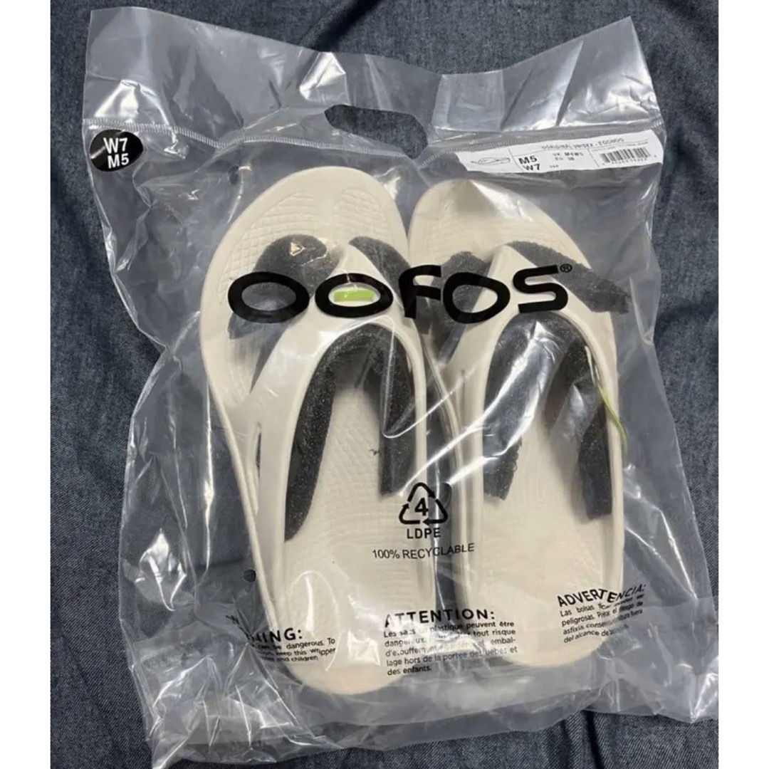 OOFOS(ウーフォス)の 24 新品　OOFOS ウーフォス ooriginalリカバリーサンダル レディースの靴/シューズ(サンダル)の商品写真