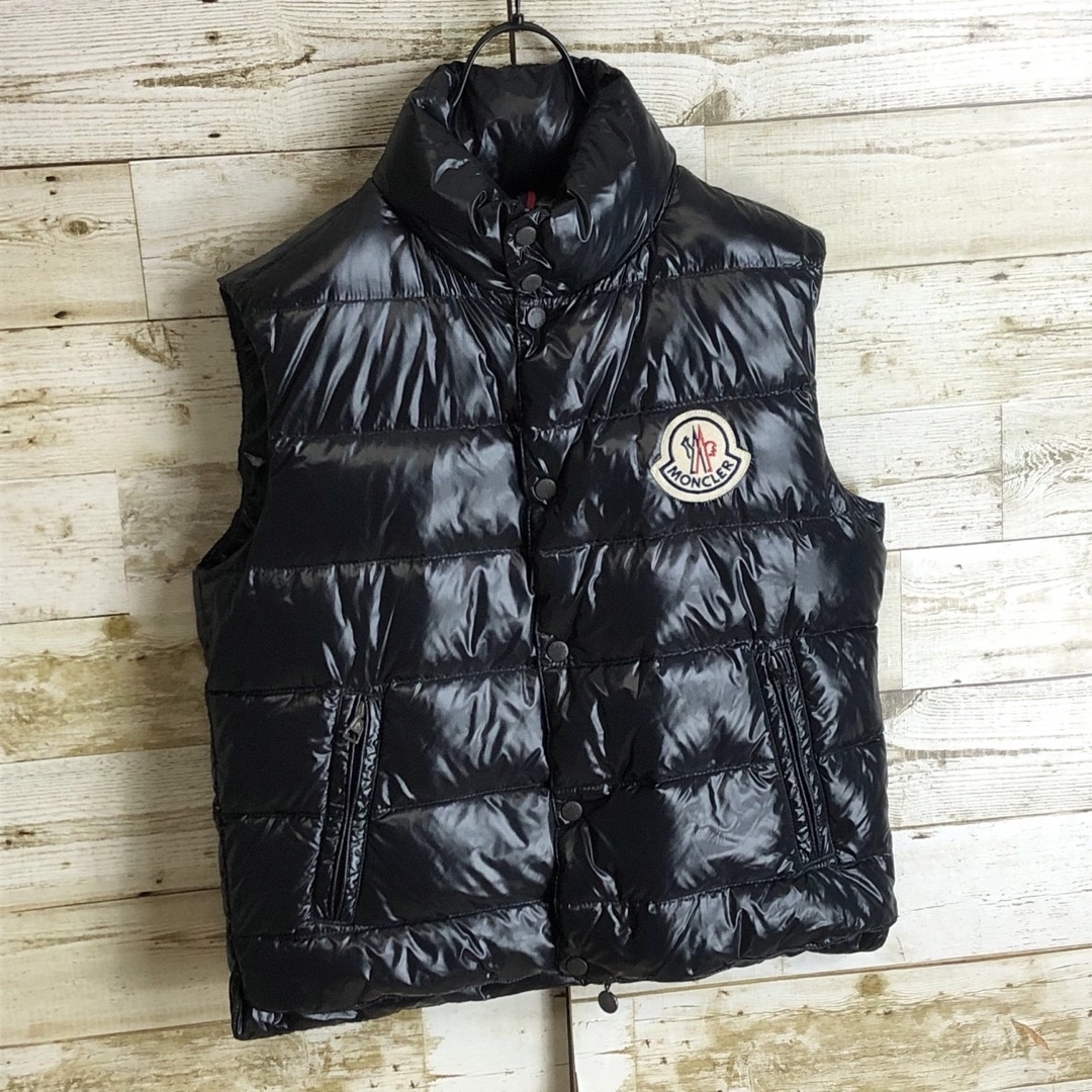 MONCLER - 即完売 MONCLER モンクレール ダウンベスト ビック刺繍 ロゴ ...