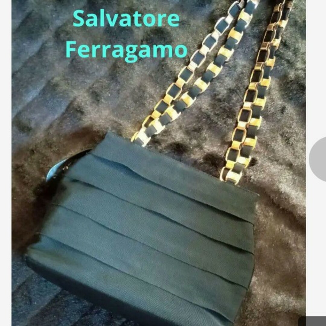 Ferragamo　チェーンバック