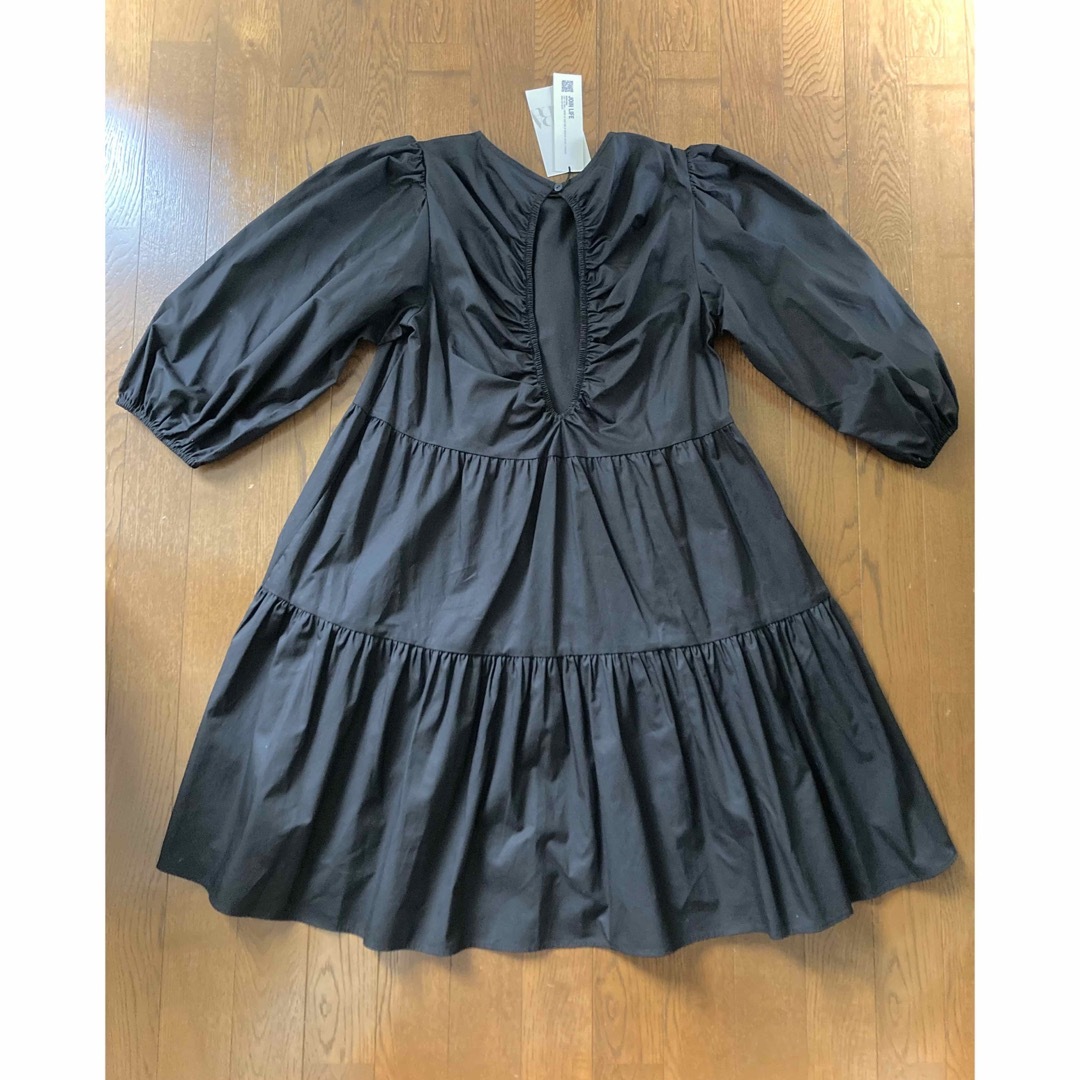 ZARA(ザラ)の新品未使用◇ZARA黒ワンピース レディースのトップス(シャツ/ブラウス(半袖/袖なし))の商品写真