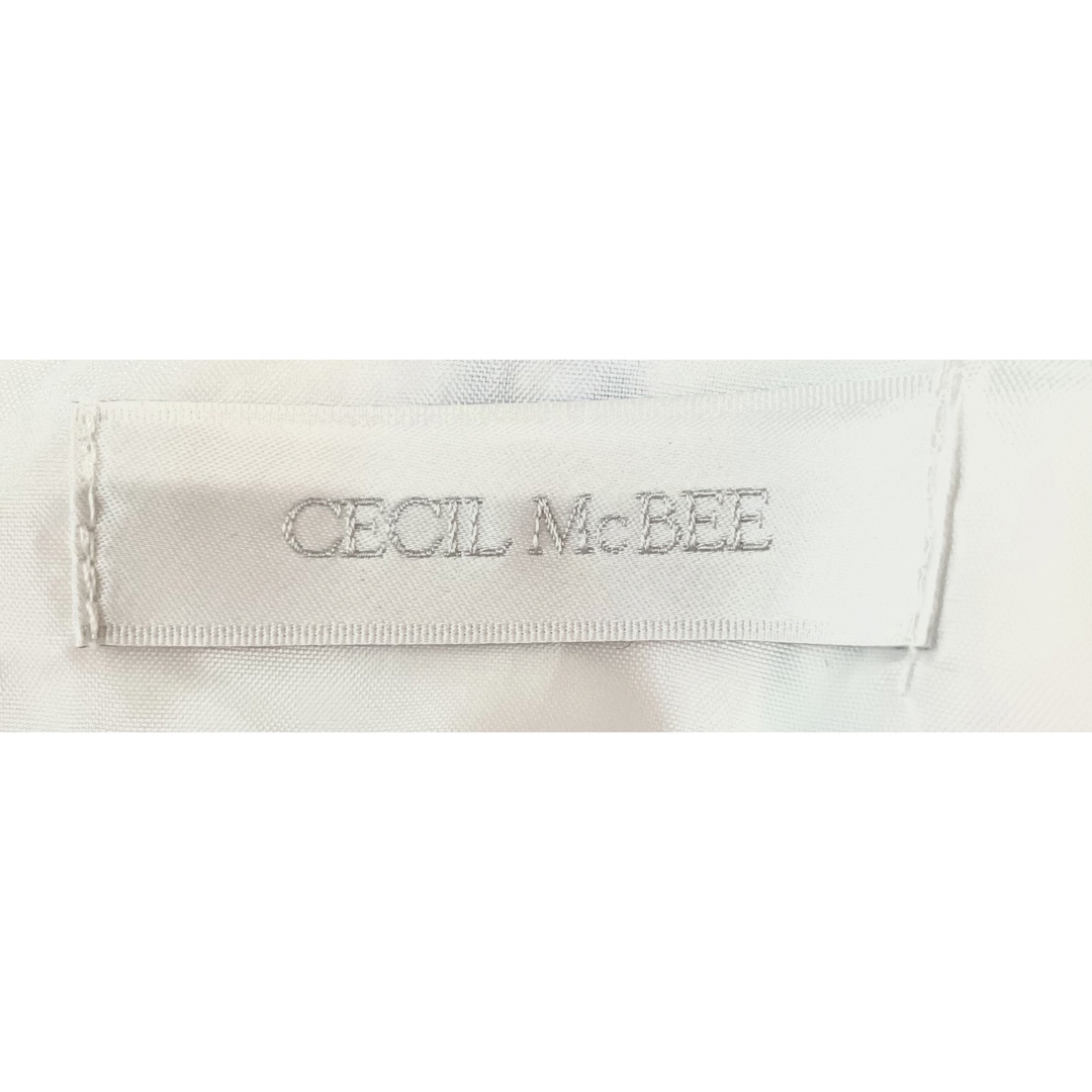 CECIL McBEE(セシルマクビー)のセシルマクビー  CECIL McBEE 白　ホワイト　花柄　夏服　ワンピース レディースのワンピース(ひざ丈ワンピース)の商品写真