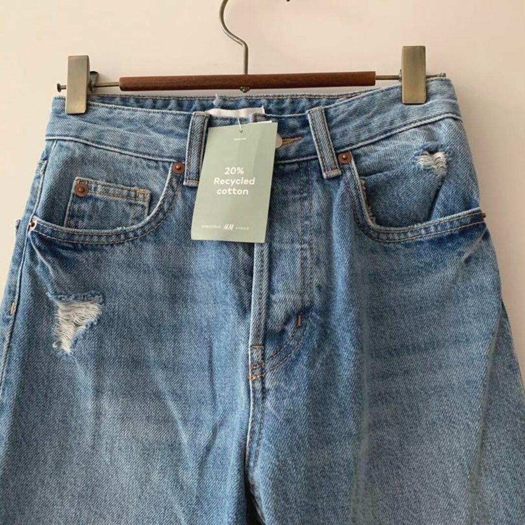 H&M(エイチアンドエム)の【新品未使用】H&M ダメージジーンズ デニムパンツ size32 レディースのパンツ(デニム/ジーンズ)の商品写真