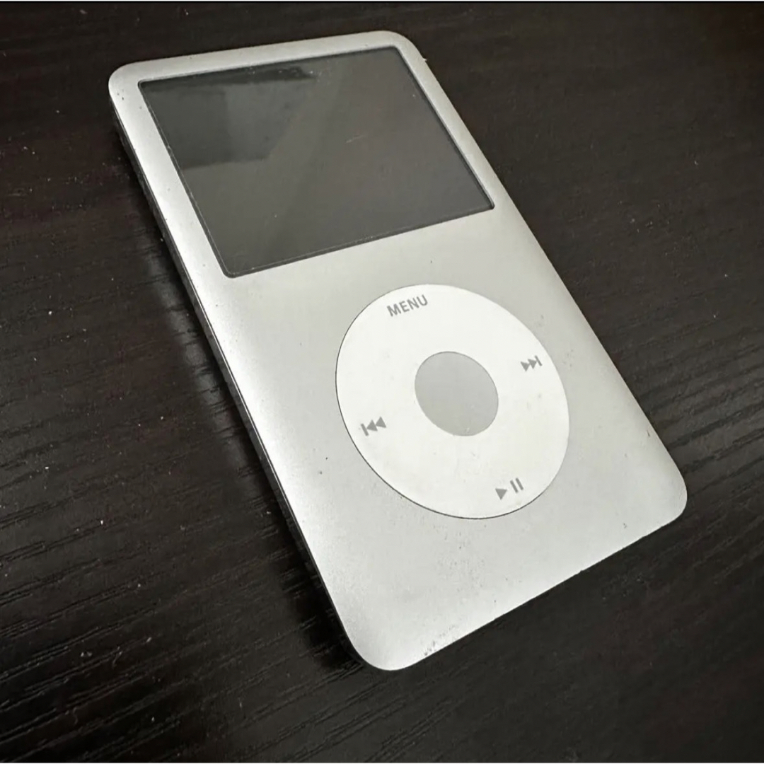 iPod(アイポッド)のApple iPod classic 本体 160GB シルバー スマホ/家電/カメラのオーディオ機器(ポータブルプレーヤー)の商品写真