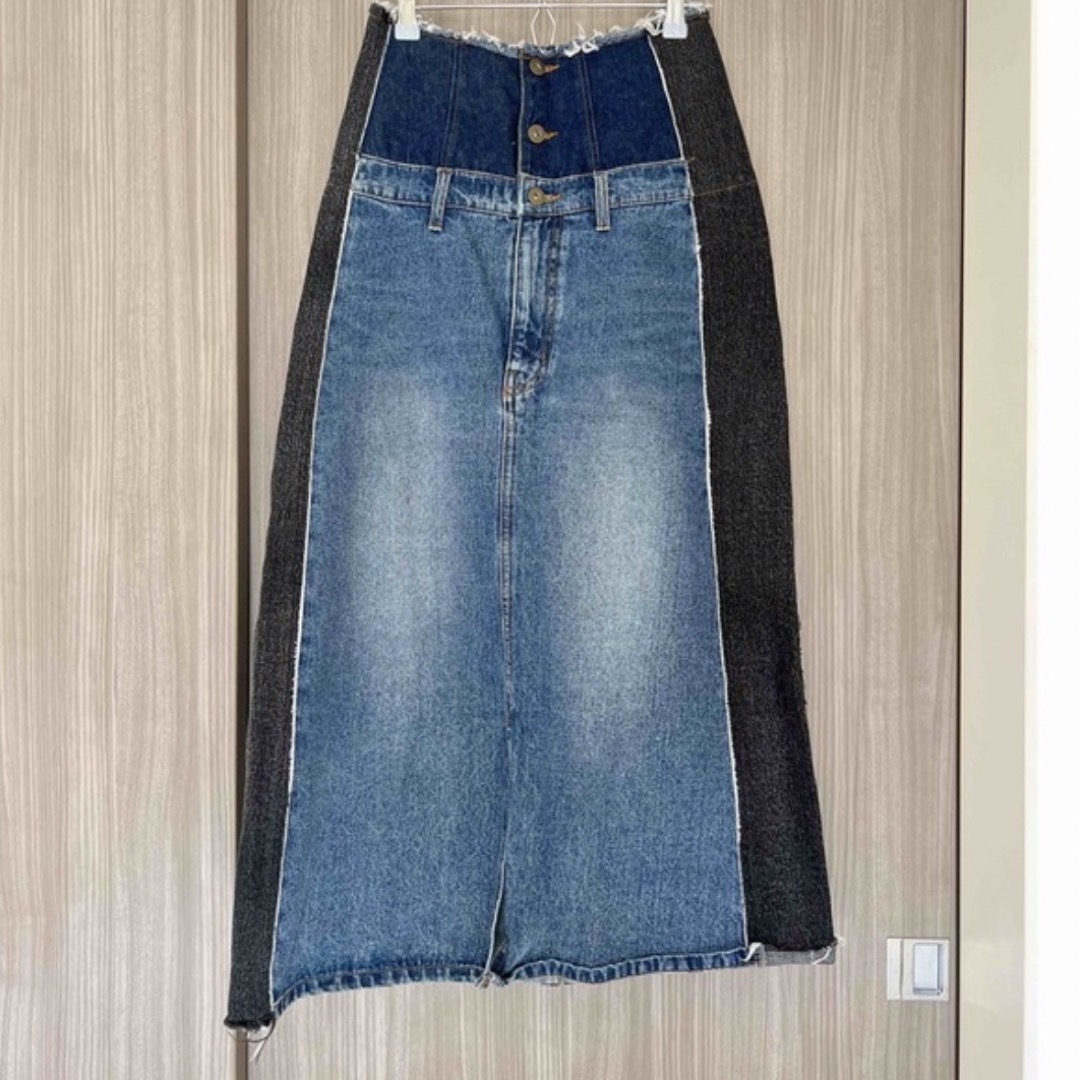 Ameri VINTAGE(アメリヴィンテージ)のAMERI REMAKE LIKE DENIM SKIRT レディースのスカート(ロングスカート)の商品写真