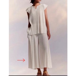 プリーツプリーズイッセイミヤケ(PLEATS PLEASE ISSEY MIYAKE)の【希少】プリーツプリーズ　メロープリーツ　ワイドフレアパンツ　ホワイト(カジュアルパンツ)