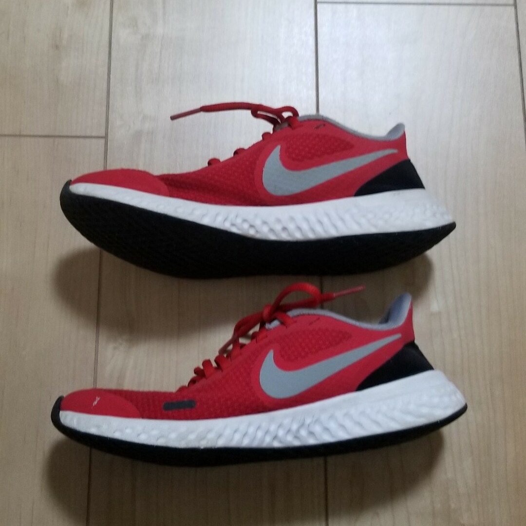 NIKE(ナイキ)のナイキスニーカー 22.5cm キッズ/ベビー/マタニティのキッズ靴/シューズ(15cm~)(スニーカー)の商品写真