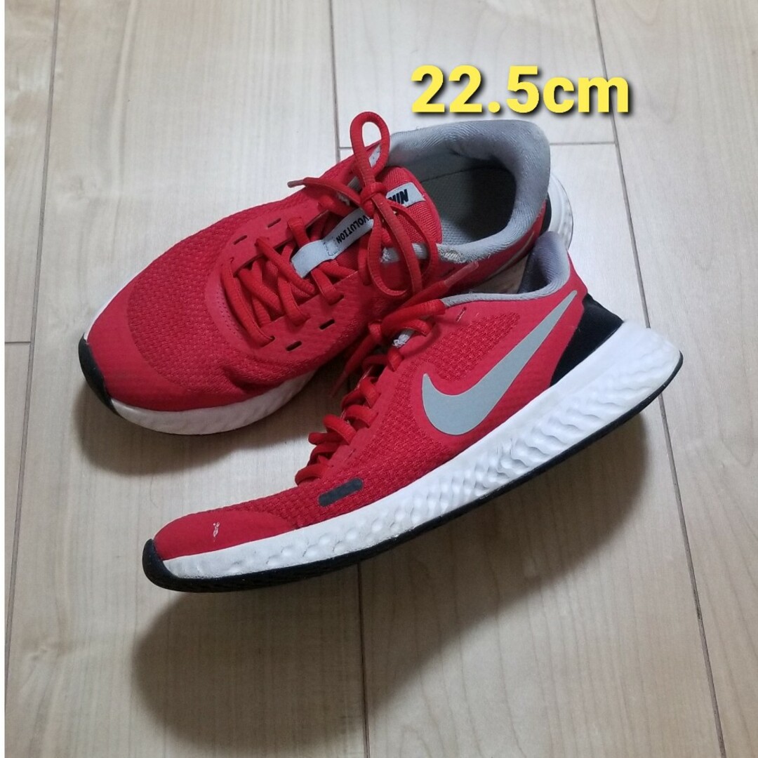 NIKE(ナイキ)のナイキスニーカー 22.5cm キッズ/ベビー/マタニティのキッズ靴/シューズ(15cm~)(スニーカー)の商品写真