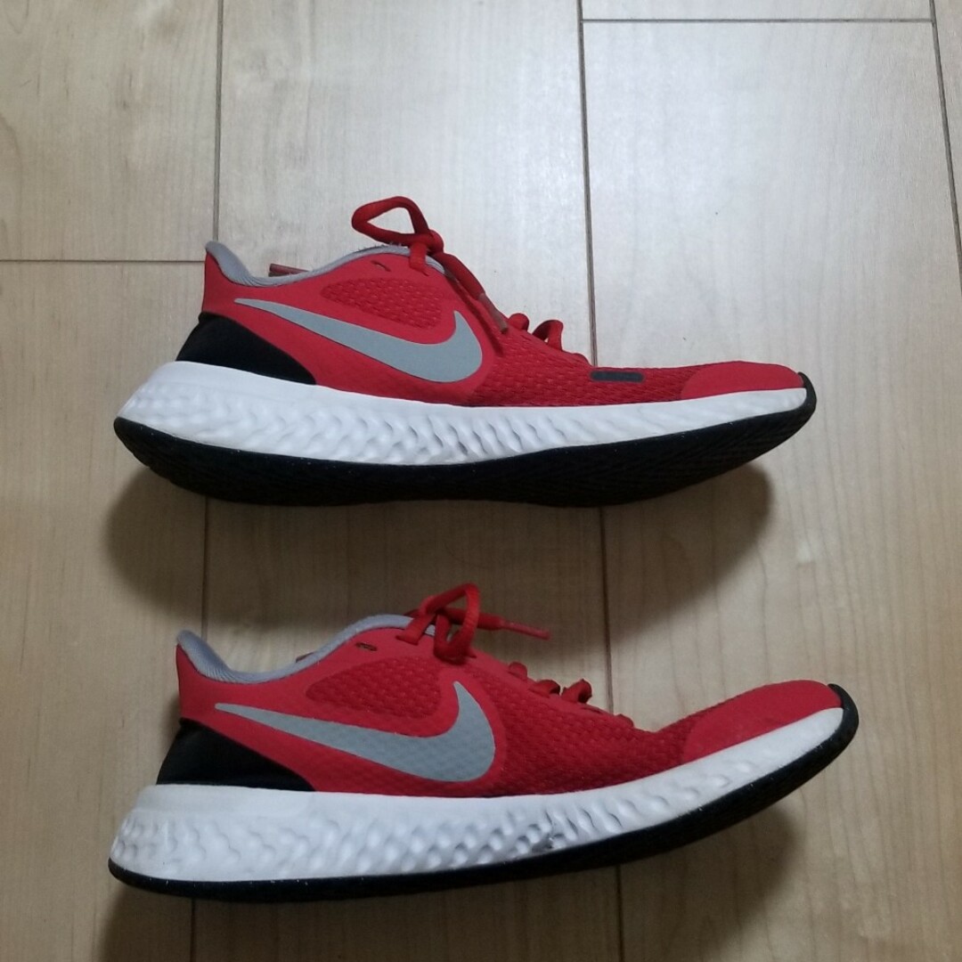 NIKE(ナイキ)のナイキスニーカー 22.5cm キッズ/ベビー/マタニティのキッズ靴/シューズ(15cm~)(スニーカー)の商品写真