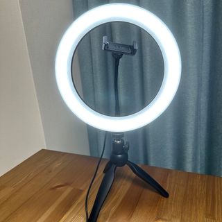 エレコム(ELECOM)のLEDリングライト26cm ミニ三脚スタンド付き エレコム撮影照明(ストロボ/照明)