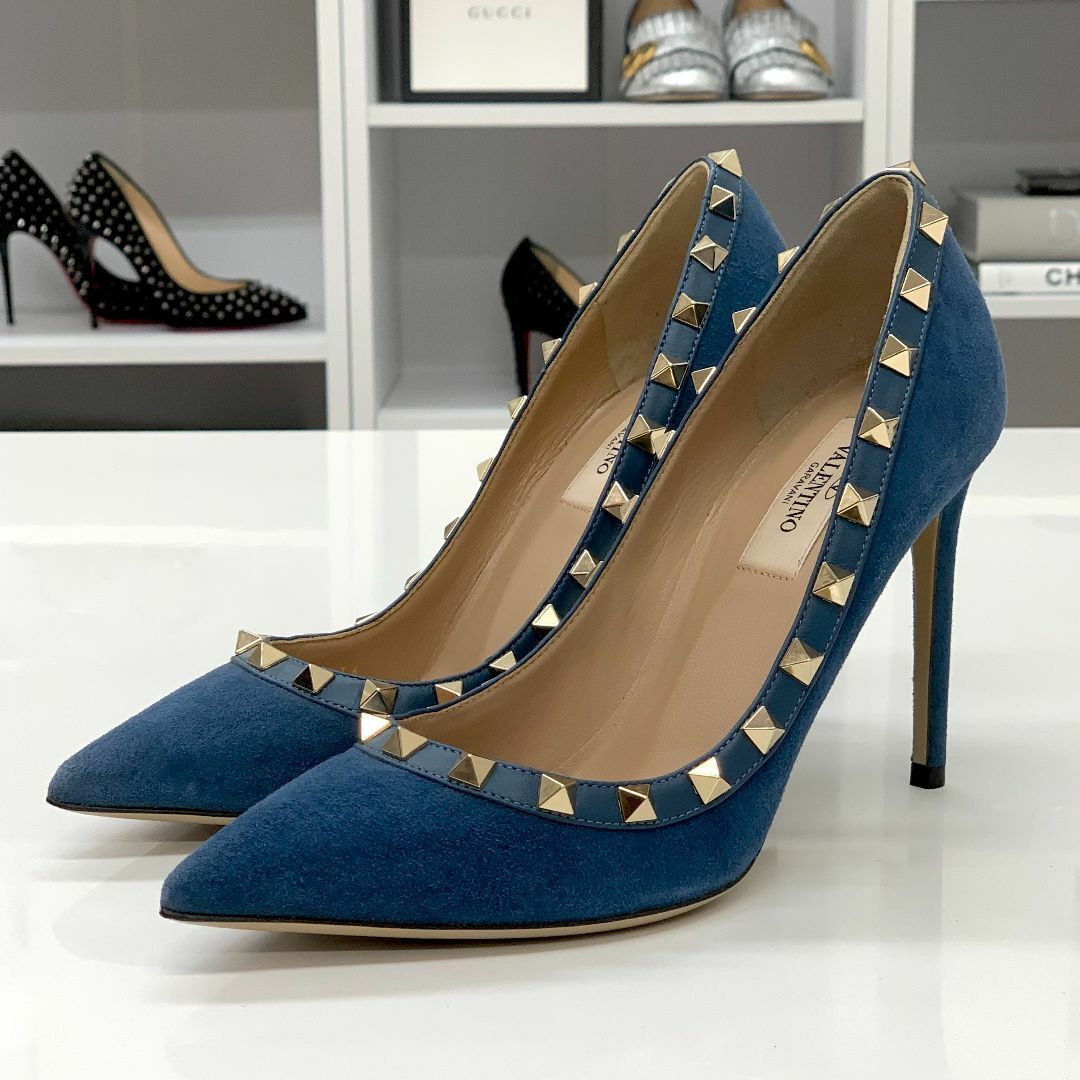 VALENTINO(ヴァレンティノ)の6132 ヴァレンティノ ロックスタッズ スエード パンプス ブルー レディースの靴/シューズ(ハイヒール/パンプス)の商品写真