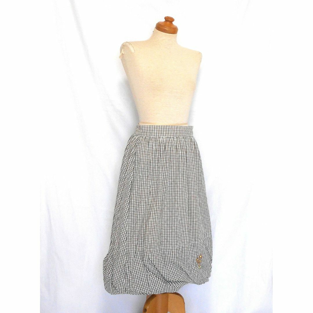 Ne-net(ネネット)の美品 送料無料 ネネット カーキ ギンガムチェック バルーン コットン スカート レディースのスカート(ひざ丈スカート)の商品写真