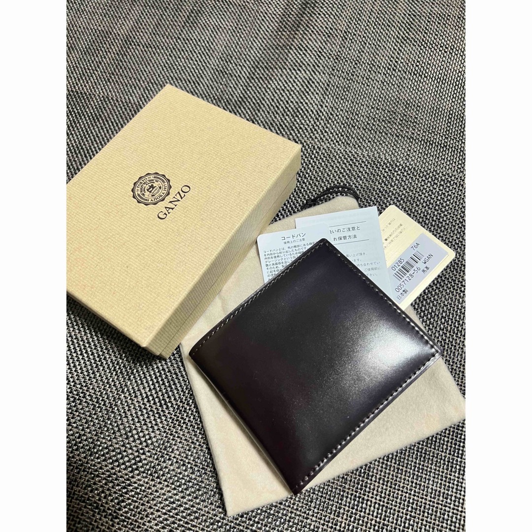 CORDOVAN 小銭入れ付き二つ折り財布 - 通販 - hanackenovinky.cz