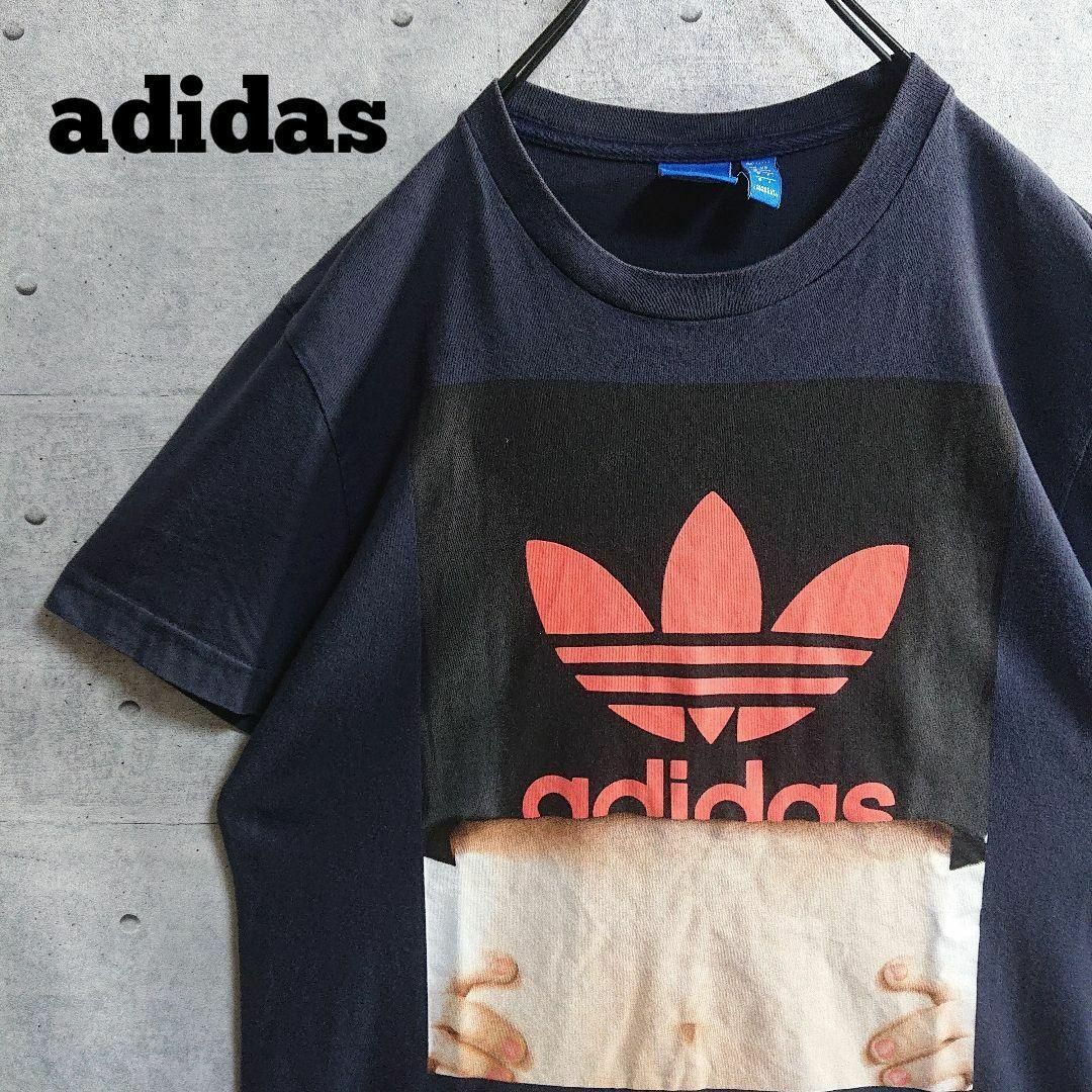 adidas(アディダス)の【adidas】 ビッグロゴ トレフォイル ヘソ出しプリント Tシャツ 紺 M メンズのトップス(Tシャツ/カットソー(半袖/袖なし))の商品写真