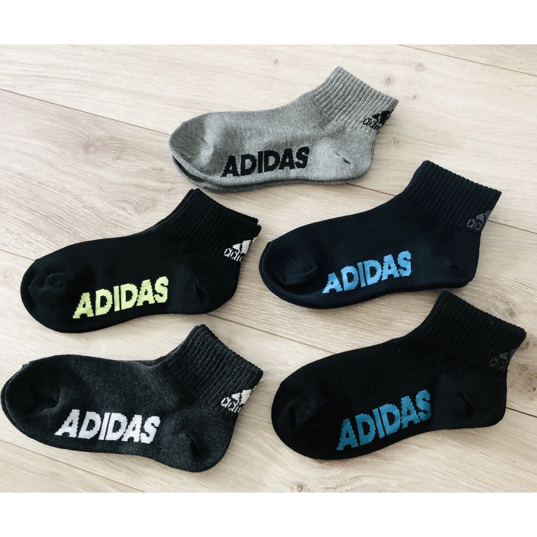 adidas(アディダス)のアディダス　くつ下　19〜21  5足セット キッズ/ベビー/マタニティのこども用ファッション小物(靴下/タイツ)の商品写真