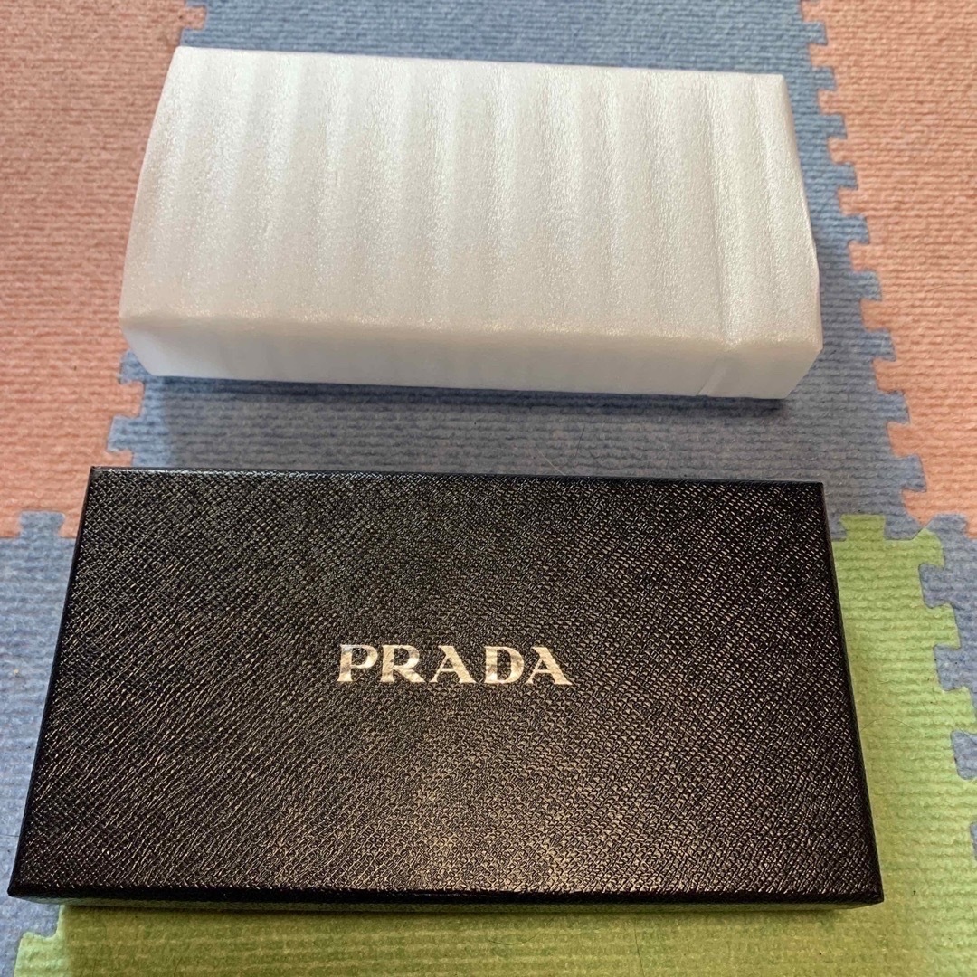 PRADA(プラダ)のプラダ　空箱　長財布 レディースのバッグ(ショップ袋)の商品写真