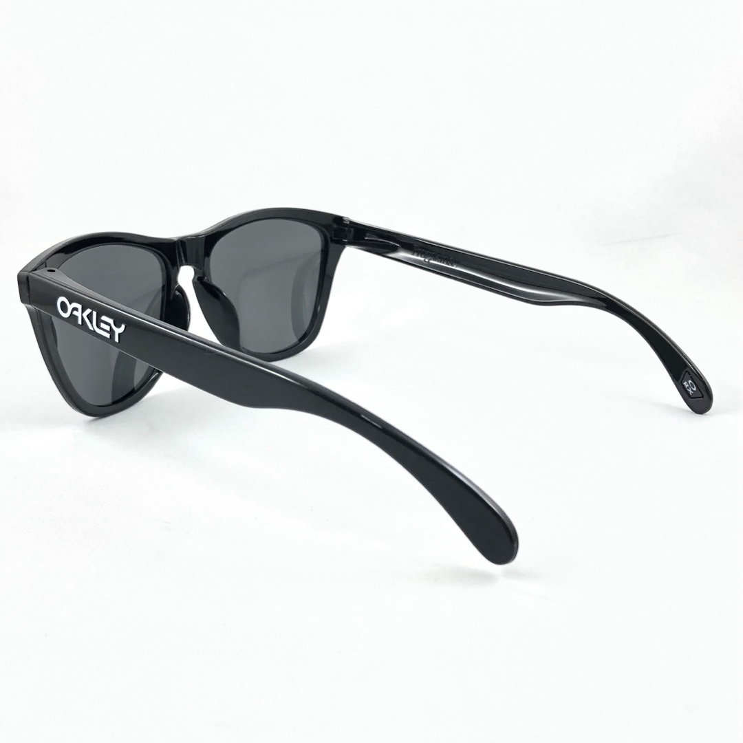 Oakley(オークリー)のオークリーox8137-01偏光ダークグレーサングラスFrogskins メンズのファッション小物(サングラス/メガネ)の商品写真