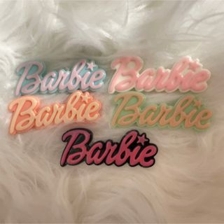 バービー(Barbie)の新品未使用☆即購入OK バービー デコパーツ ロゴプラプレート5点セット(各種パーツ)