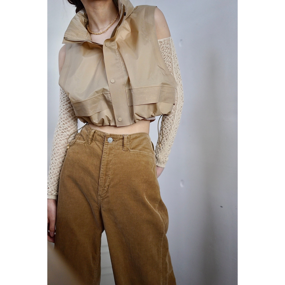 HYKE - HYKE/NYLON MOUNTAIN CROPPED VEST beigeの通販 by u shop