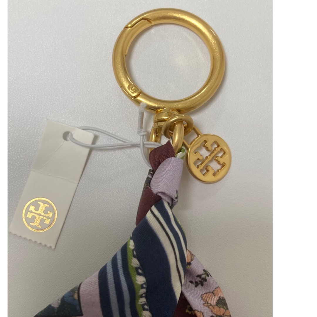 Tory Burch(トリーバーチ)の新品未使用　トリーバーチ　キーホルダー　シルク　ツイリー　スカーフ　花柄 レディースのファッション小物(キーホルダー)の商品写真