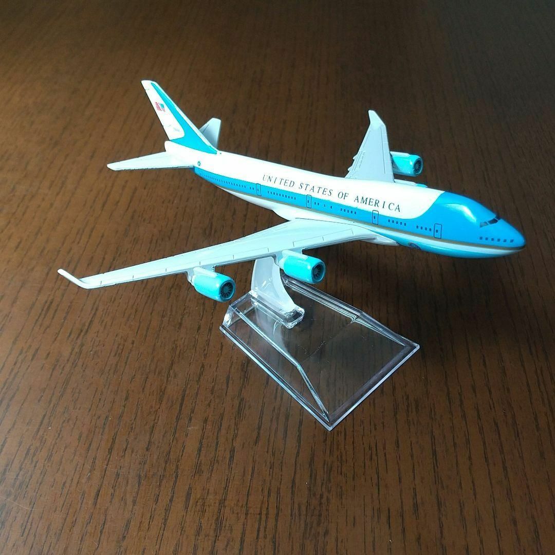 【エアフォースワン】B747 飛行機模型 16cm アメリカ エンタメ/ホビーのおもちゃ/ぬいぐるみ(模型/プラモデル)の商品写真