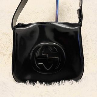 グッチ(Gucci)のグッチ　ショルダーバッグ ソーホー　GG ロゴ　パテント　エナメル　黒(ショルダーバッグ)