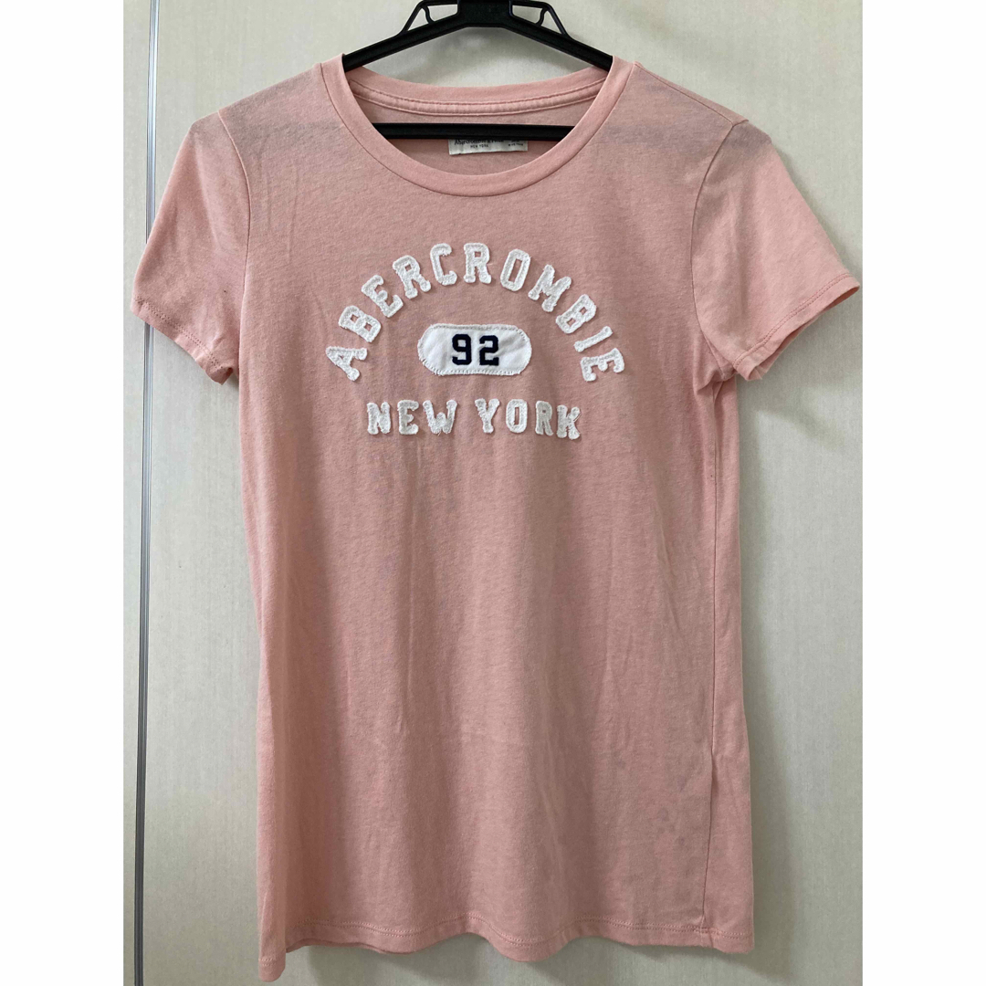 Abercrombie&Fitch(アバクロンビーアンドフィッチ)のアバクロ　Tシャツ レディースのトップス(Tシャツ(半袖/袖なし))の商品写真