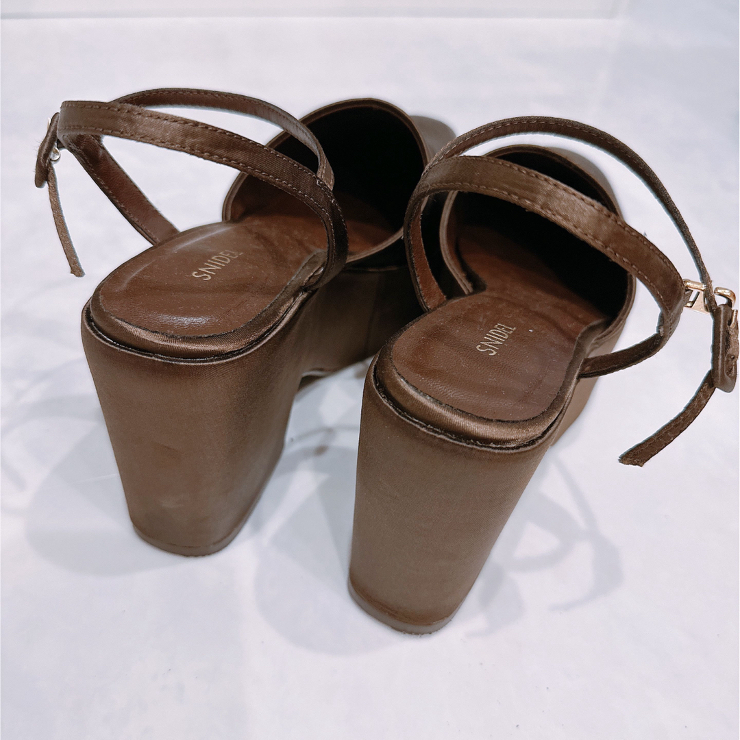 SNIDEL(スナイデル)のsnidel プラットフォームストラップパンプス レディースの靴/シューズ(ハイヒール/パンプス)の商品写真