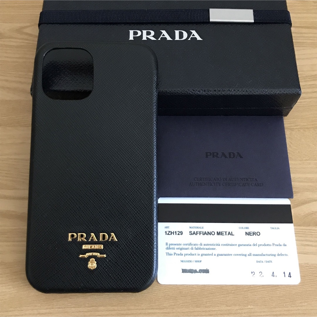 美品　PRADA プラダ　iPhone12 12PROケース　黒　サフィアーノ　 | フリマアプリ ラクマ