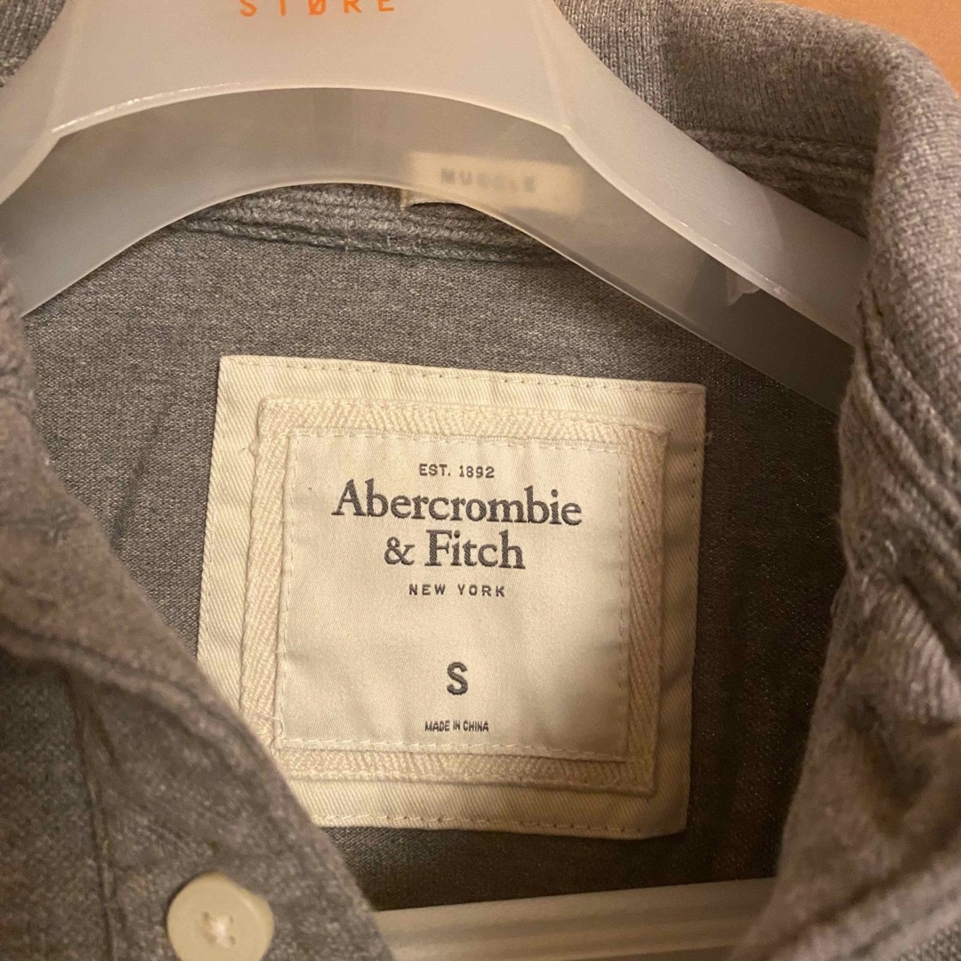 Abercrombie&Fitch(アバクロンビーアンドフィッチ)のAbercrombie & Fitch  メンズ半袖ポロシャツ メンズのトップス(ポロシャツ)の商品写真