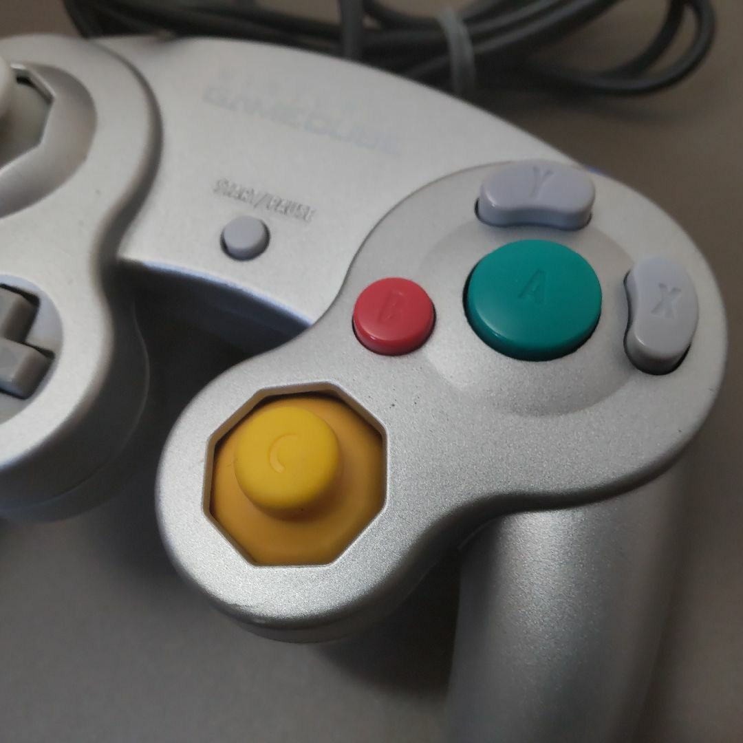 ニンテンドーゲームキューブ 希少後期型◇ゲームキューブ 純正コントローラー◇中古◇45の通販 by IZOX 純正 シルバー ゲームキューブ コントローラー 3個 (1個後期型)