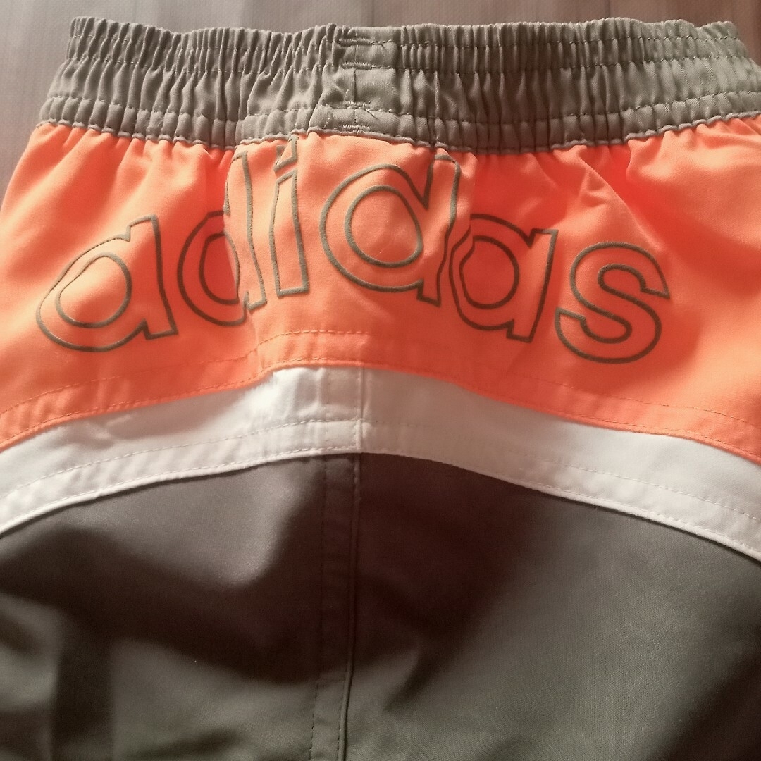 adidas(アディダス)の新品タグ付き　adidas 水着　150 キッズ/ベビー/マタニティのキッズ服男の子用(90cm~)(水着)の商品写真