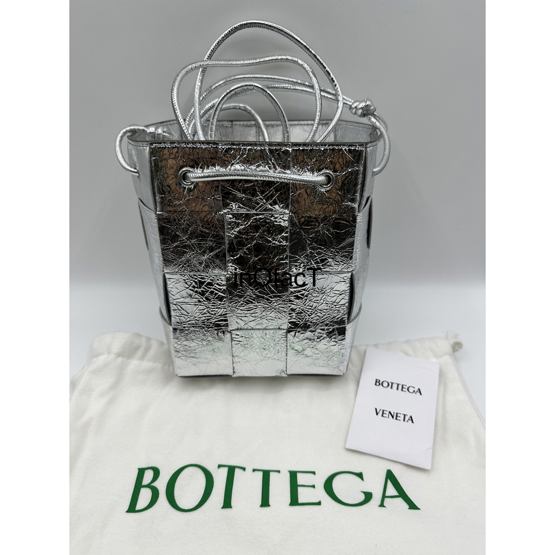 14cm奥行きシルバー BOTTEGA VENETA スモール カセット バケットバッグ