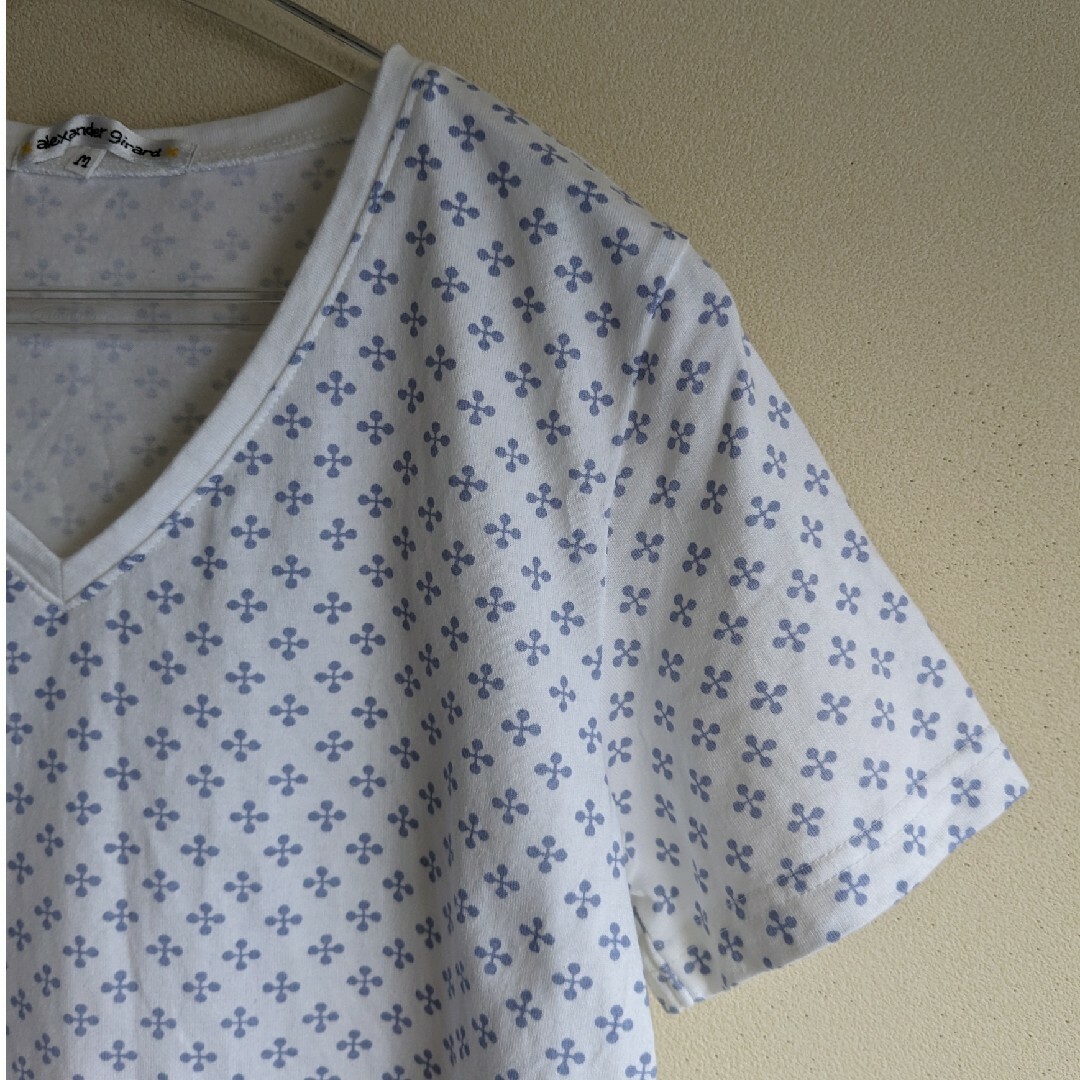 UNIQLO(ユニクロ)のユニクロ　alexander girard　Vネック　コットン　半袖Tシャツ レディースのトップス(Tシャツ(半袖/袖なし))の商品写真